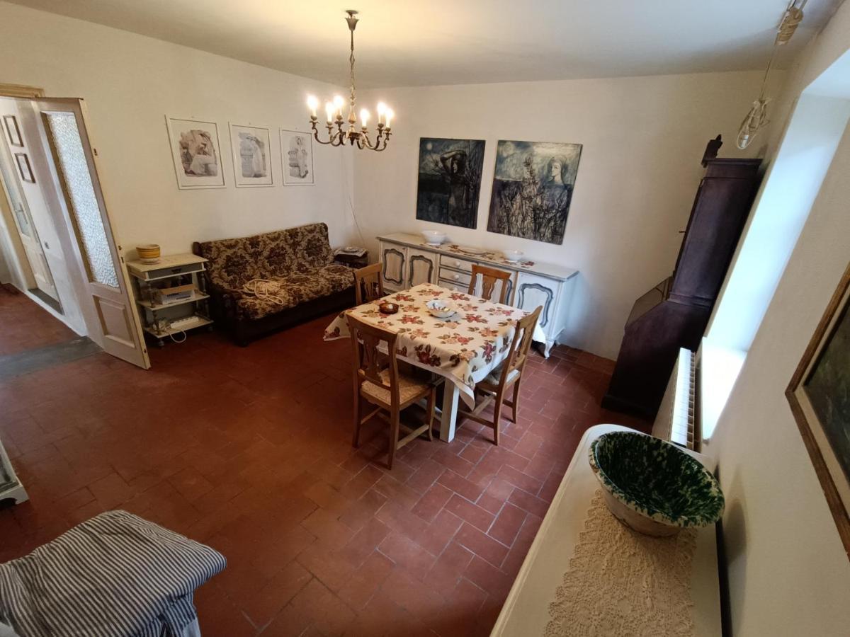 Cozy Near The Walls *